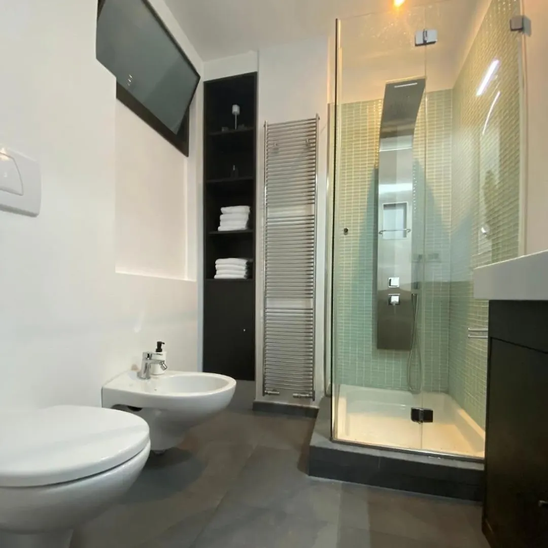 Attico Reale - In Centro, Tra Stazione E Bari Vecchia Apartment 0*,